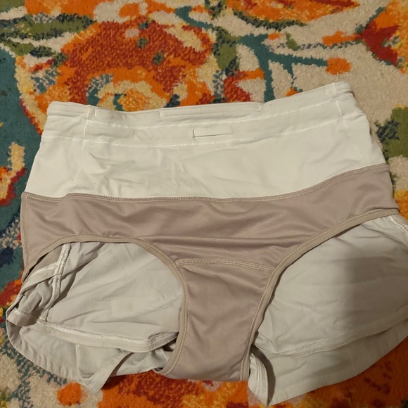 Lululemon size 2 speed up shorts, white high waisted 2.5” inseam - Picture 3 of 3